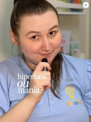 Reel Hiperfoco ou mania, com letra cursiva branca